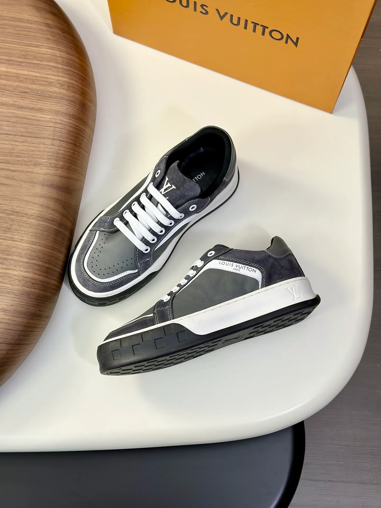 Men's shoes💰740 Lv 🔍Top purchasing agent🇮🇹 Louis Vuitton, the sports sneaker counter is synchronized, the uppers are imported from Italy, high-quality splicing colorful and complex crafts, the imported mesh padding is soft and comfortable, soles: original soles specially provided by the original factory, T men's men's shoes 💰U exclusive movable molded soles are super comfortable, original factory and single goods, 🔍🔍high quality, you can enter and leave the counter at will, welcome to compare, code number 38-44 (customized 45)
